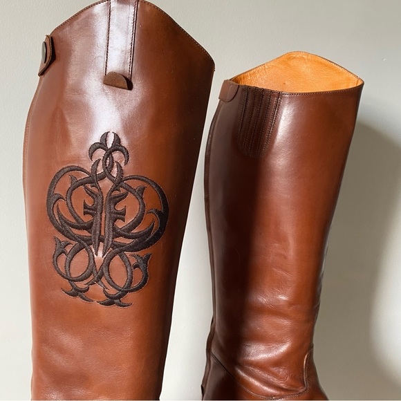 Frye Embroidered Logo Brown Equestrian Tall Riding Boots Back Zipper Size 8 - Picture 3 of 9
